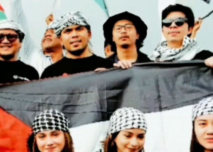 Kenakan Sorban dan Kaos Bergambar Semangka, Atta Halilintar dan Thariq Halilintar Ikut Aksi Bela Palestina