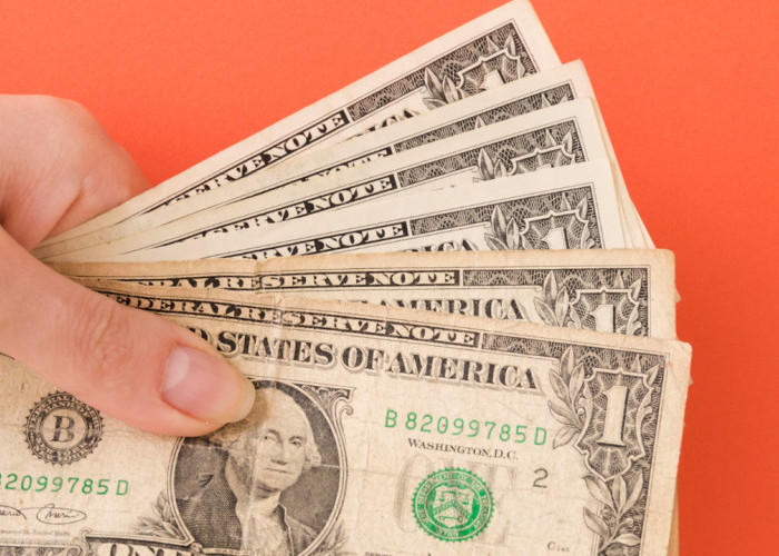 Kurs Dolar AS Hari Ini 13 April 2026: Rupiah Masih Tertekan, BI Catat Kurs Jual di kisaran Rp17.000