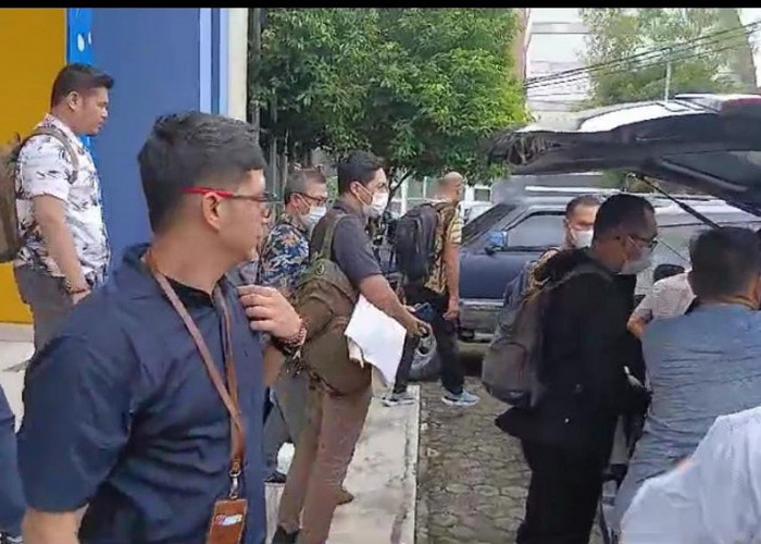 Tim KPK Geledah Kantor Dinas PUPR  Muba Terkait Proyek Jalan Rp 200 Miliar