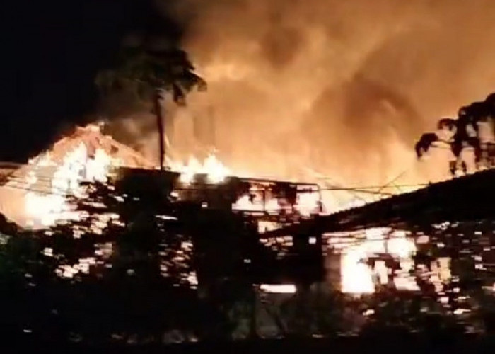 Tragis! Rumah Panggung di 17 Ilir Palembang Hangus Dilalap Api