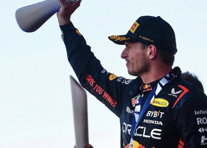 Max Verstappen Memenangkan Gelar Juara Dunia F1 2023: Pembalap Elite dengan Hattrick Prestasi