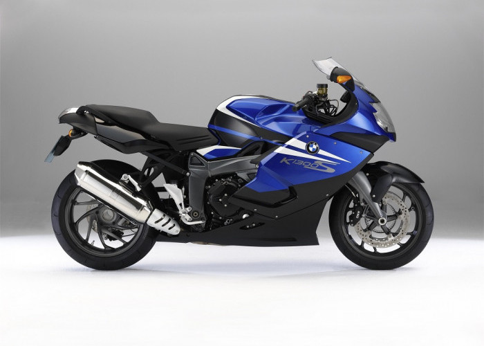 Motor Sport Warna Biru, Tampil Sporty dan Elegan dengan Karakter yang Menarik Perhatian