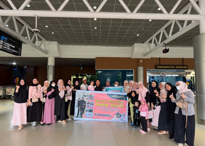 CEO Holiday Angkasa Wisata Umroh Private VIP Bersama kedua Putri nya Raisya dan Rania beserta Staff