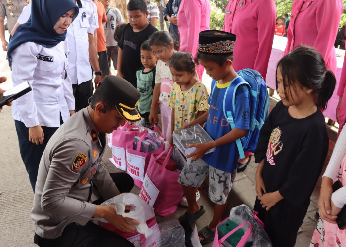 Haru! Anak Korban Kebakaran di Ogan Ilir Tetap Semangat Sekolah Berkat Bantuan Polisi