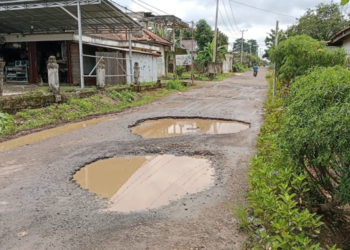 Sudah Tahun 2025, Jalan masih Tergenang dan berlubang 