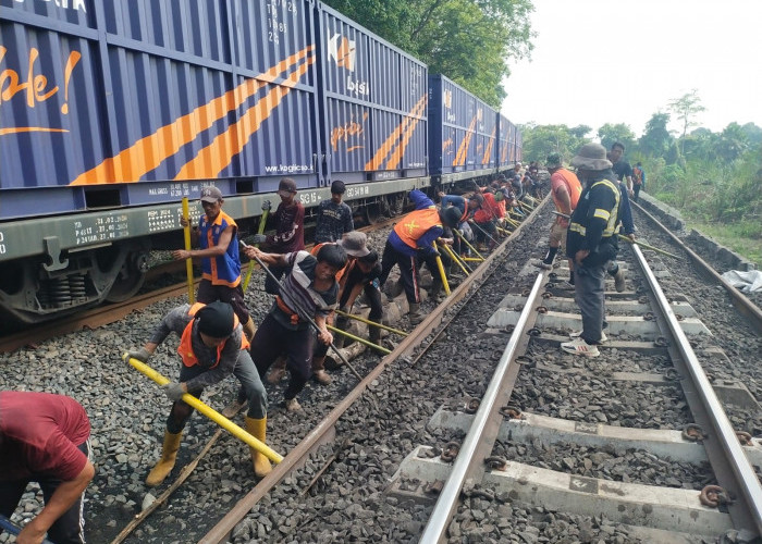 Rel Petak Stasiun Ujan Mas-Penanggiran Diganti Dari Rel 54 Jadi Rel 60 