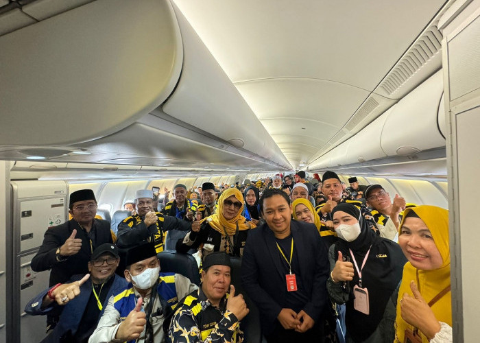 Holiday Angkasa Wisata Lepas 433 Jamaah Umroh Charter 1 Pesawat Terbang Langsung