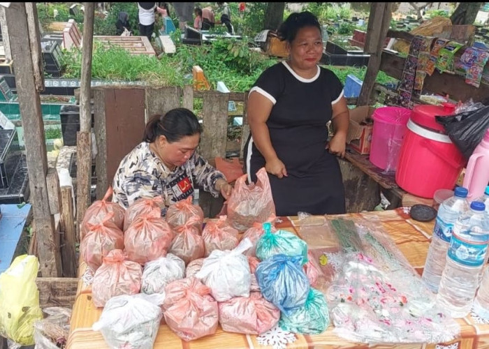 Jelang Ramadan, Penjualan Bunga Tabur di TPU Puncak Sekuning Menurun
