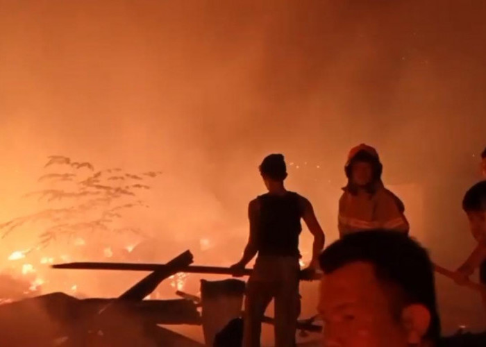 Akibat Ditinggal Pemiliknya, 9 Rumah di Pemulutan Hangus Terbakar