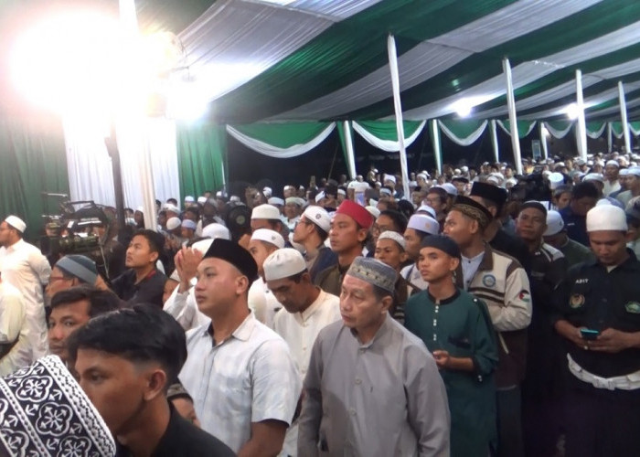 Ribuan Jamaah Hadir Peringatan Haul Syeikh Zawawi Idzhom Ke-12 Serta Maulid Arbain 