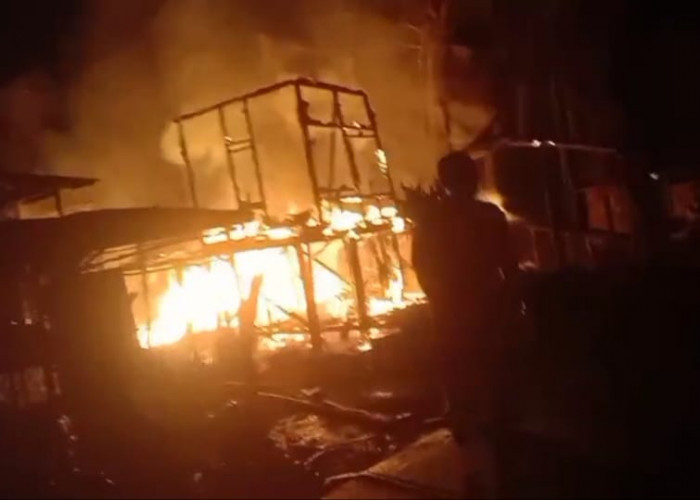 Diduga Korsleting Listrik, 1 Rumah di Desa Segayam Ogan Ilir Hangus Terbakar