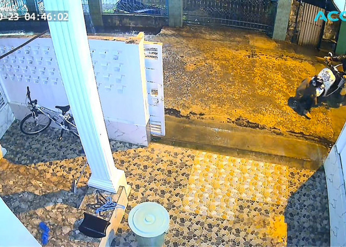 2 Pelaku Gagal Curi Motor di Plaju, Aksi Terekam CCTV dan Viral di Medsos