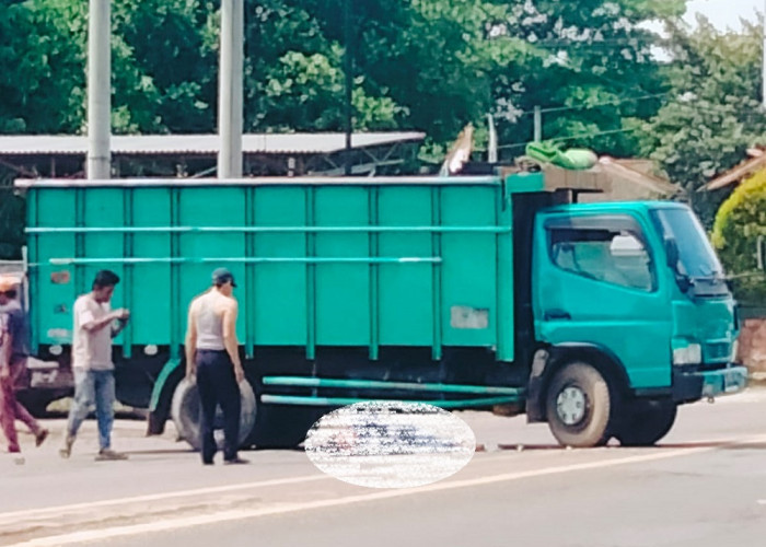 Truk Putar Balik Tabrak Pemotor di Indralaya, Korban Alami Luka Berat