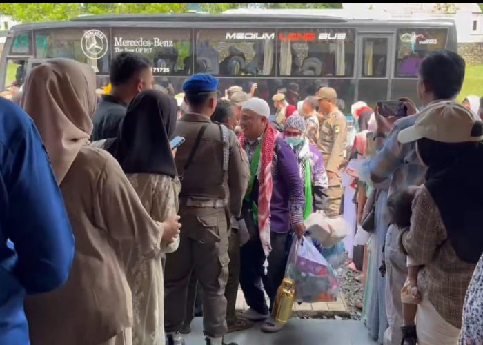 Kepulangan Jamaah Haji Asal Bumi Serepat Serasan Disambut Haru dan Penuh Kekeluargaan