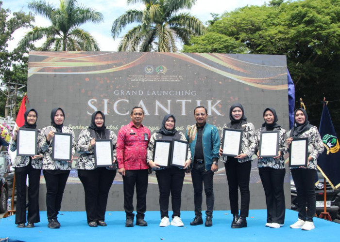 Kanwil Kemenkum Sumsel Serahkan Pencatatan Hak Cipta Motif Batik Lapas Perempuan Palembang