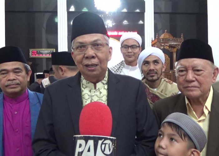 Wagub Sumsel Mawardi Yahya dan Ribuan Jemaah Salat Idulfitri di Masjid Besar Nurhidayah Palembang