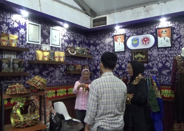 Kain Kawai Kanduk Khas OKU Selatan, Pikat Pengunjung Sriwijaya Expo 2025