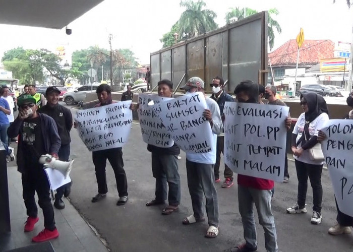 Puluhan Massa Minta Pemkot Palembang Tutup Parside Hotel