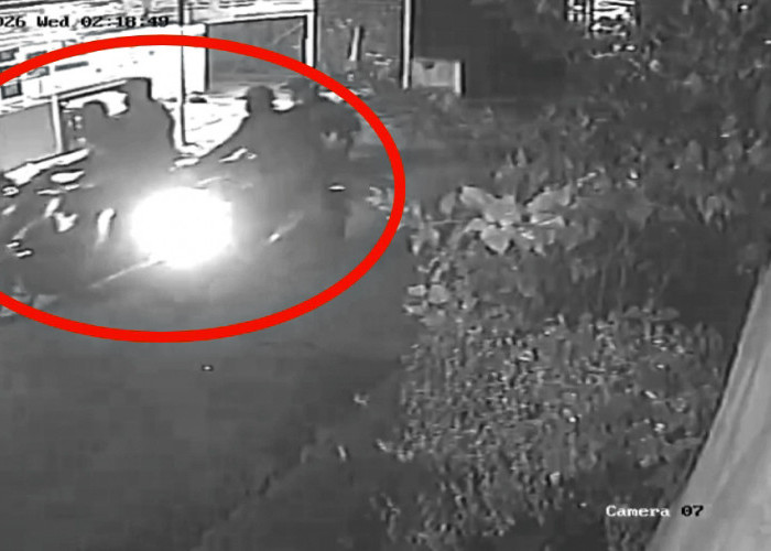 2 Sepeda Motor Warga Bukit Baru Digondol Maling, Aksi Para Pelaku Terekam CCTV