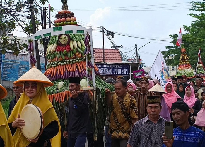 Tradisi Sedekah Bumi Di Keramat Raya, Ratusan Warga Antusias.