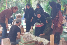 Isak Tangis Iringi Pemakaman WNI Asal Palembang yang Meninggal di Kamboja