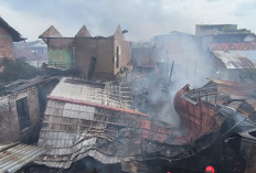 Diduga Akibat Bakar Sampah, Tiga Rumah di Palembang Terbakar