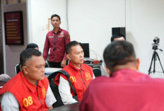 Kejati Sumsel Serahkan Oknum PNS Jaksa Gadungan ke Jaksa Penuntut Umum