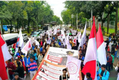 Ratusan Aktivis KOSMAK Gelar Aksi di Monas, Desak KPK Tangkap Jampidsus