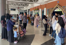 Puncak Arus Balik, Bandara SMB II Palembang Dipadati Penumpang 