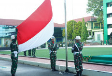 Pimpinan Upacara Bendera, Asper Kodam II/Sriwijaya Ingantkan Personel Jauhi Narkoba dan Hiburan Malam 