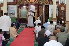 Jumat Perdana Ramadan, Jemaah Padati Masjid Al Mahmudiyah Suro Palembang