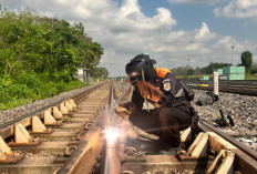 Wujudkan Perjalanan Lebih Aman dan Nyaman, KAI Divre III Palembang Fokus Penanganan Penyambungan Rel
