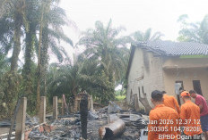 Diduga Korsleting Listrik, Rumah Kayu Warga Desa Ketapang Ogan Ilir Ludes Terbakar Dini Hari
