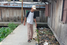 Air Surut Tinggalkan Sampah, Warga Bantaran Sungai Musi Resah