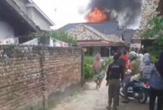 Diduga Korsleting Listrik, Satu Rumah di Kedaton Kayuagung Hangus Terbakar