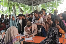 Hari Terakhir BLT Kesra, Ribuan Warga Padati Kantor Pos Jalan Merdeka Palembang