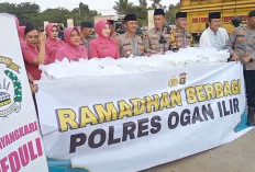 Polres Ogan Ilir Bersama Bhayangkari Bagikan Takjil untuk Pengendara 