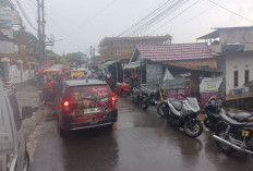  Hujan Deras Picu Kemacetan di Sejumlah Jalan Palembang