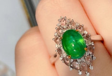 Cincin Emas dengan Permata Zamrud untuk Muslimah Elegan