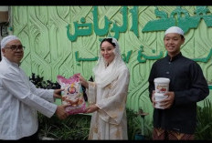 Nandriani Octarina Bagikan 10 Ton Beras dan Kurma untuk Warga Palembang di Bulan Ramadan