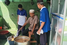 Menjaga Warisan Ramadhan Lewat Bubur Suro di Masjid Al Mahmudiyah Suro