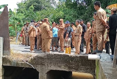 Pemkab Muara Enim Coba Atasi Banjir dengan Keruk dan Pasang Dinding Sungai