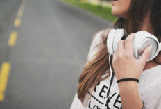 Rekomendasi Handset yang Cocok untuk Wanita, Tampil Stylish dan Tetap Bertenaga