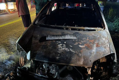 Mobil Sedan Terbakar di Jalintim Sumatera di Desa Sekonjing Ogan Ilir