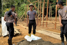 Brimob Polda Sumsel Bangun Huntara dan Bersihkan Fasilitas Umum di Gayo Lues