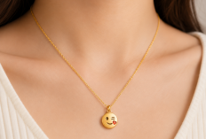 Tampil Beda dengan Koleksi Perhiasan Emas Berdesain Emoji yang Menggemaskan