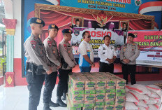 Brimob Polda Sumsel Salurkan Bantuan Sembako untuk Warga Terdampak Banjir di OKU Timur