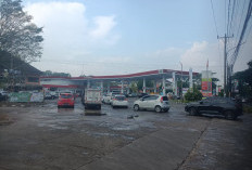Antrean Pertalite Mengular di Palembang Usai Harga Pertamax Naik