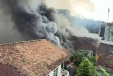 Korsleting Arus Pendek Listrik, 3 Bangunan di Jalan Sukamaju Hangus di Amuk Sijago Merah