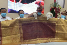 Wali Kota Palembang Terima hibah songket kuno dari warga Australia